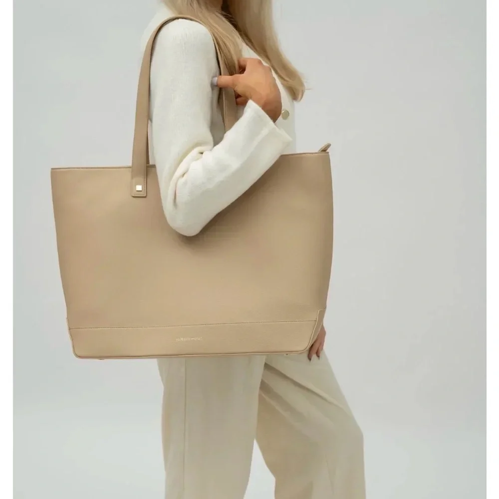 NWT Modern Picnic The Tote Cream